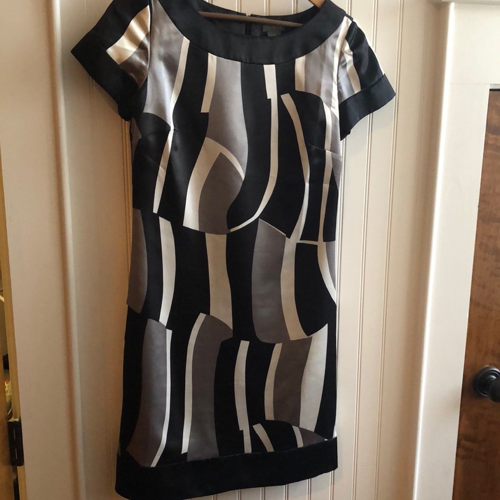 Ann Taylor dress size 2. Black, silver and white. Back zipper